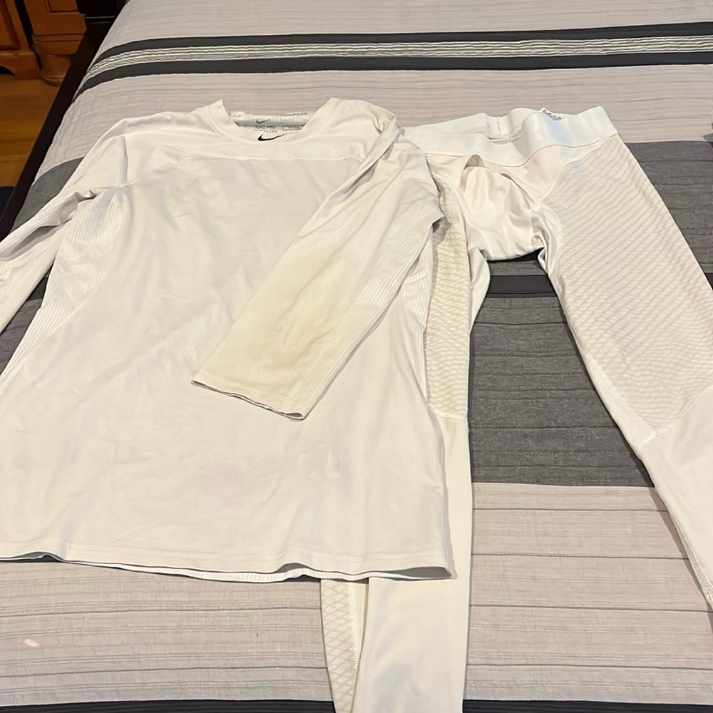 Nike Pro White Workout Ensemble 2 pieces